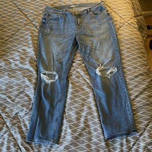 Mid rise distressed boyfriend jean